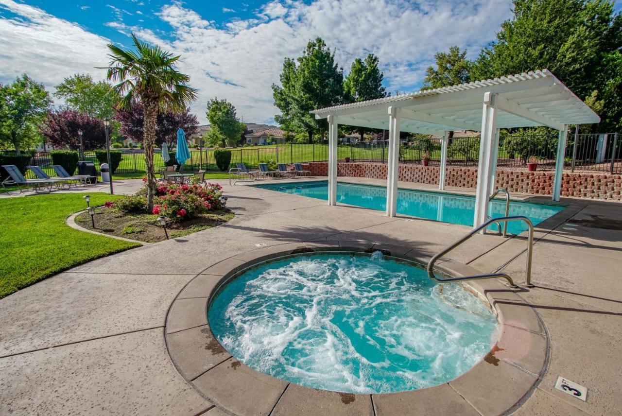 Multi Resorts At Villas At Southgate St. George Esterno foto